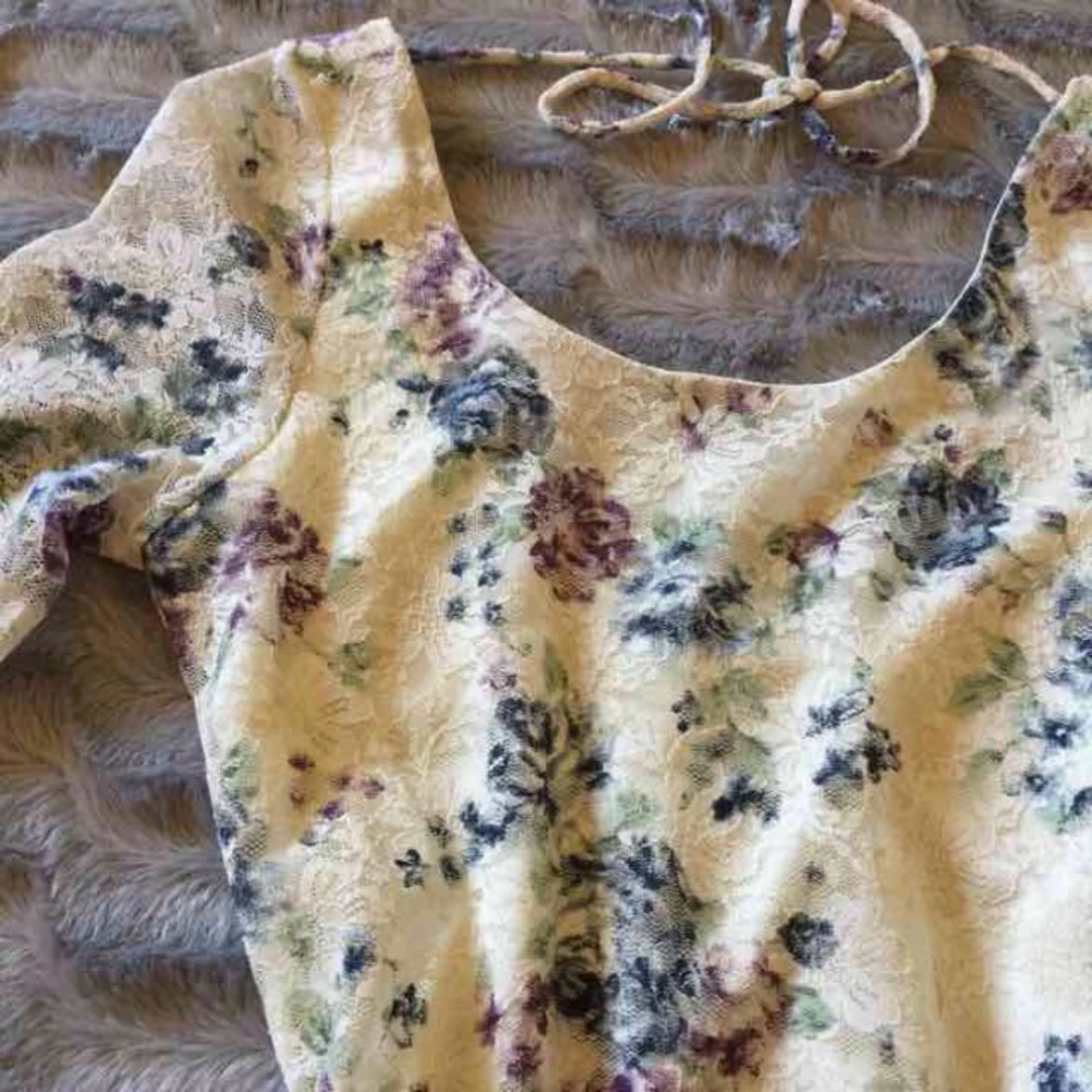 Floral Cream Lace Open Back Dress Small - Picture 3 of 4